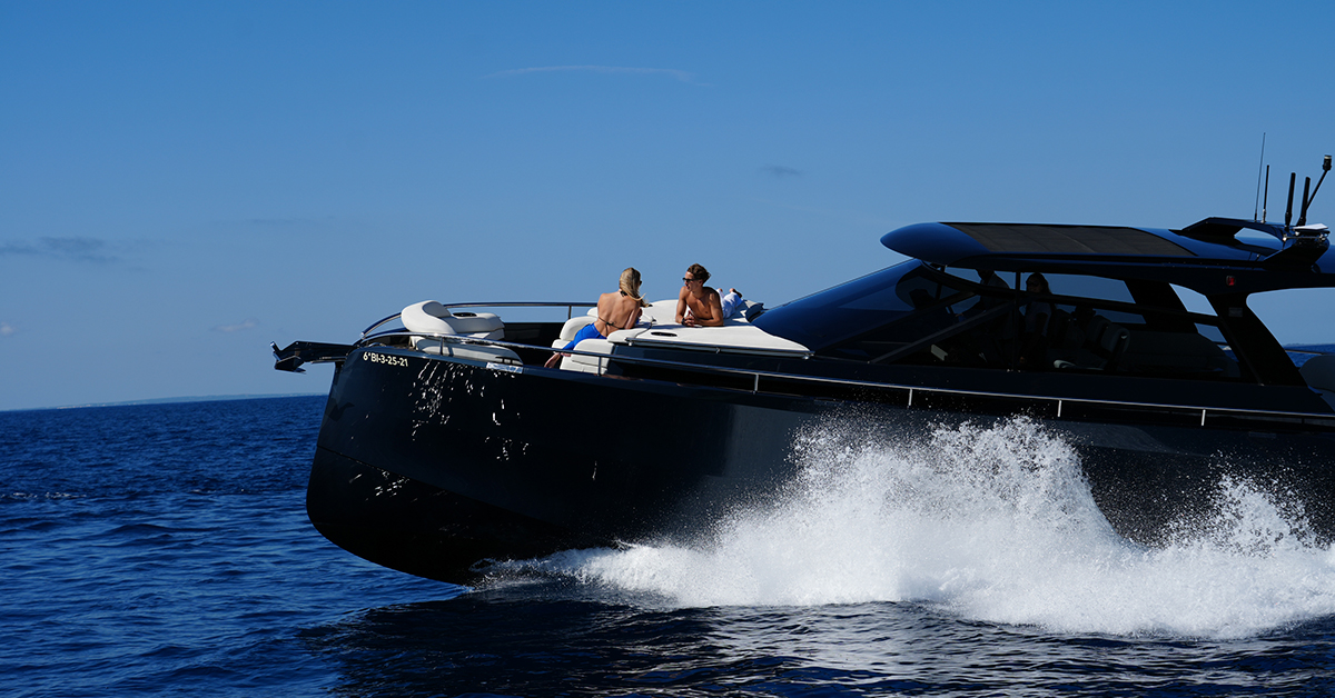 Boat trip to Formentera: how to rent a boat in Ibiza and discover the most beautiful beaches in the Mediterranean