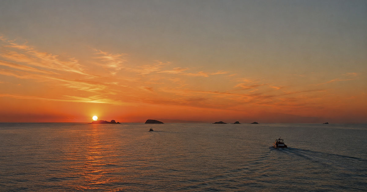 puesta de sol cala comte