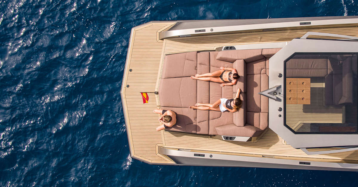 Luxury at Sea: Vanquish Boat in Ibiza