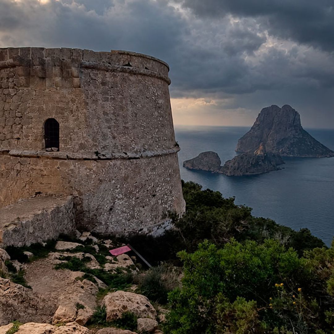 The mysteries of the Ibiza Sea: pirates, legends and secrets under the Mediterranean
