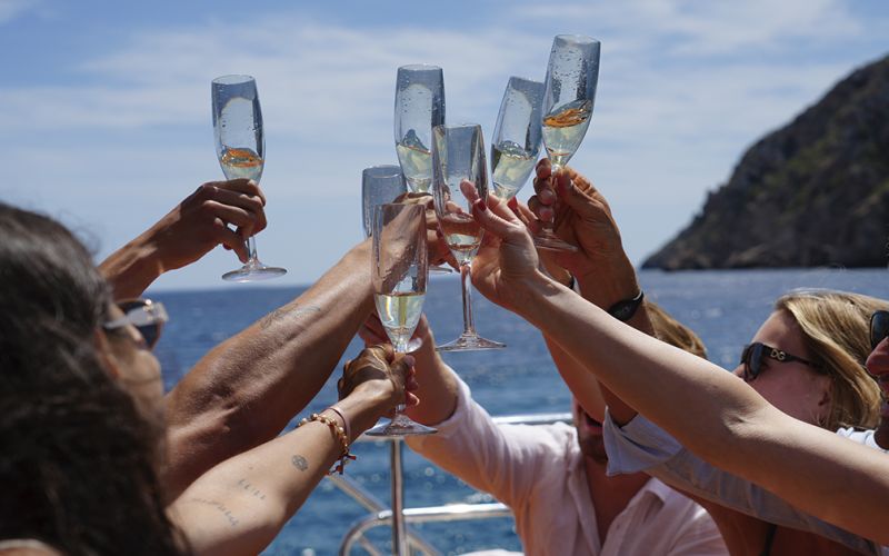 Boat hire in Ibiza for easter people toasting
