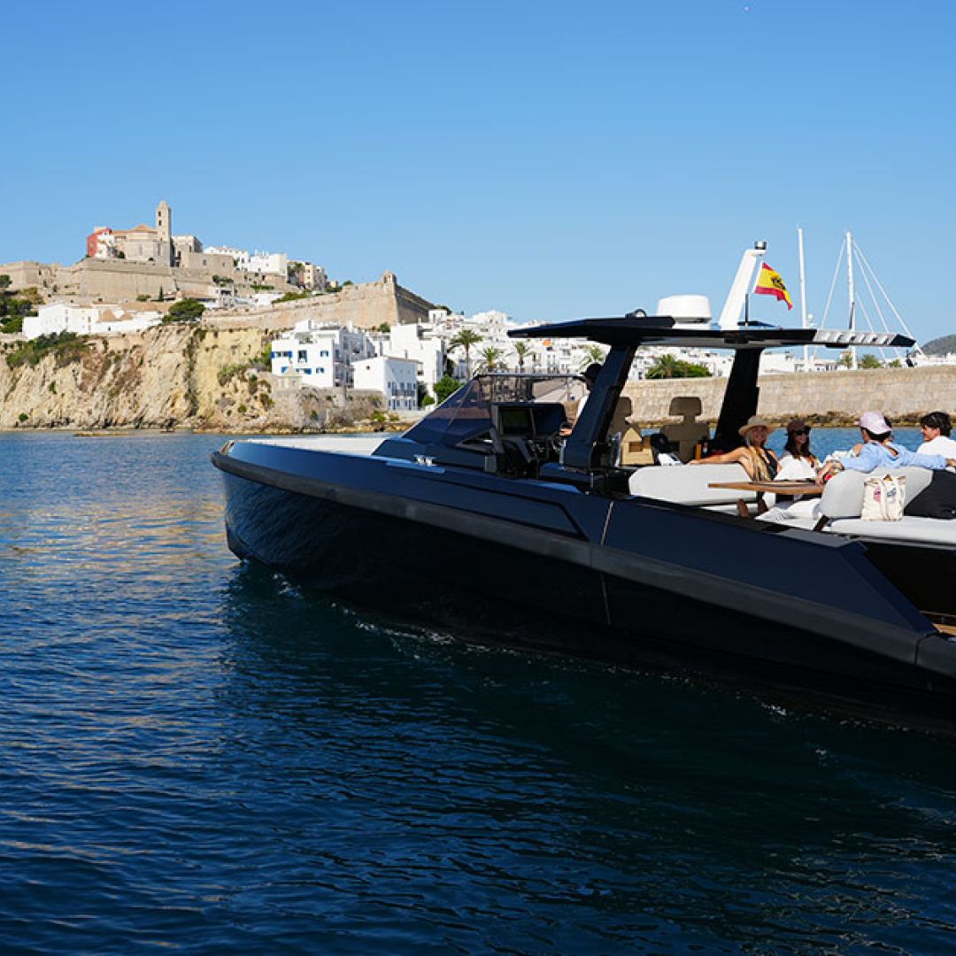 Formentera by boat: why it is still the essential summer excursion