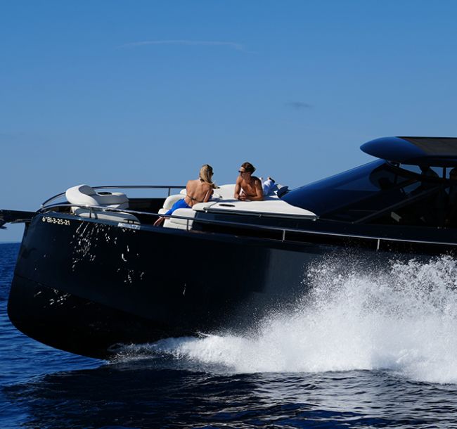 Boat trip to Formentera: how to rent a boat in Ibiza and discover the most beautiful beaches in the Mediterranean